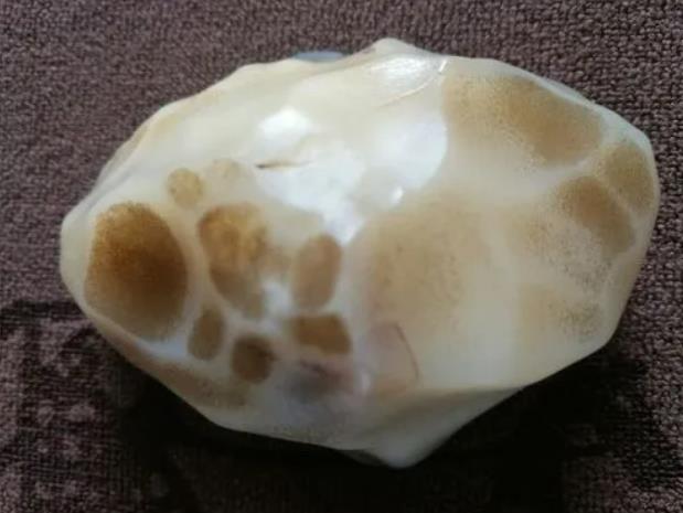 蛋白石是月光石吗