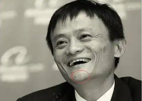 男性下巴长痣代表什么