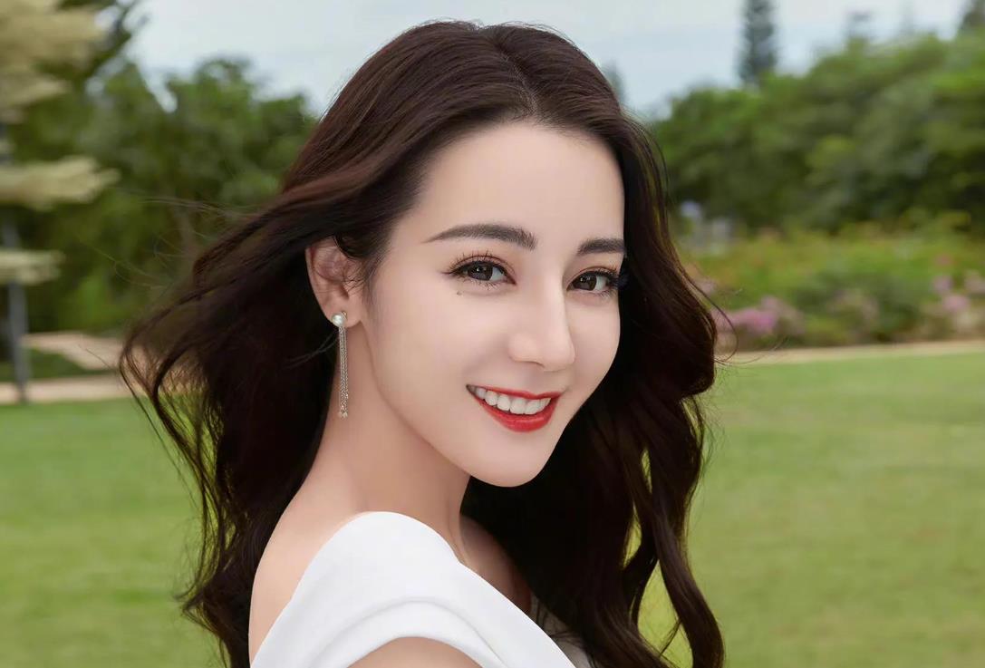 女性眼睛周围长痣代表什么